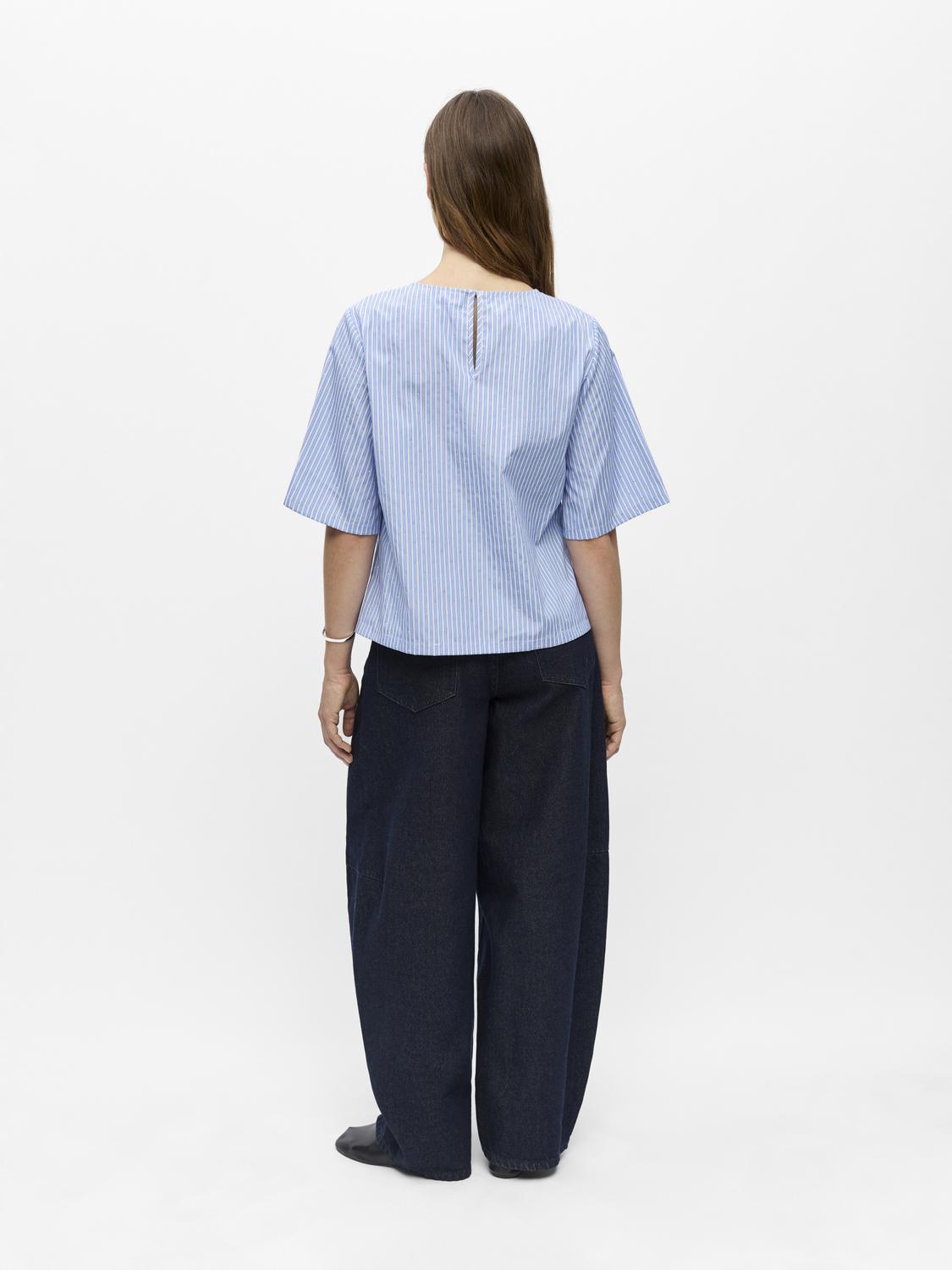 model_shot-back